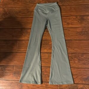 NWOT Yogalicious wide leggings M